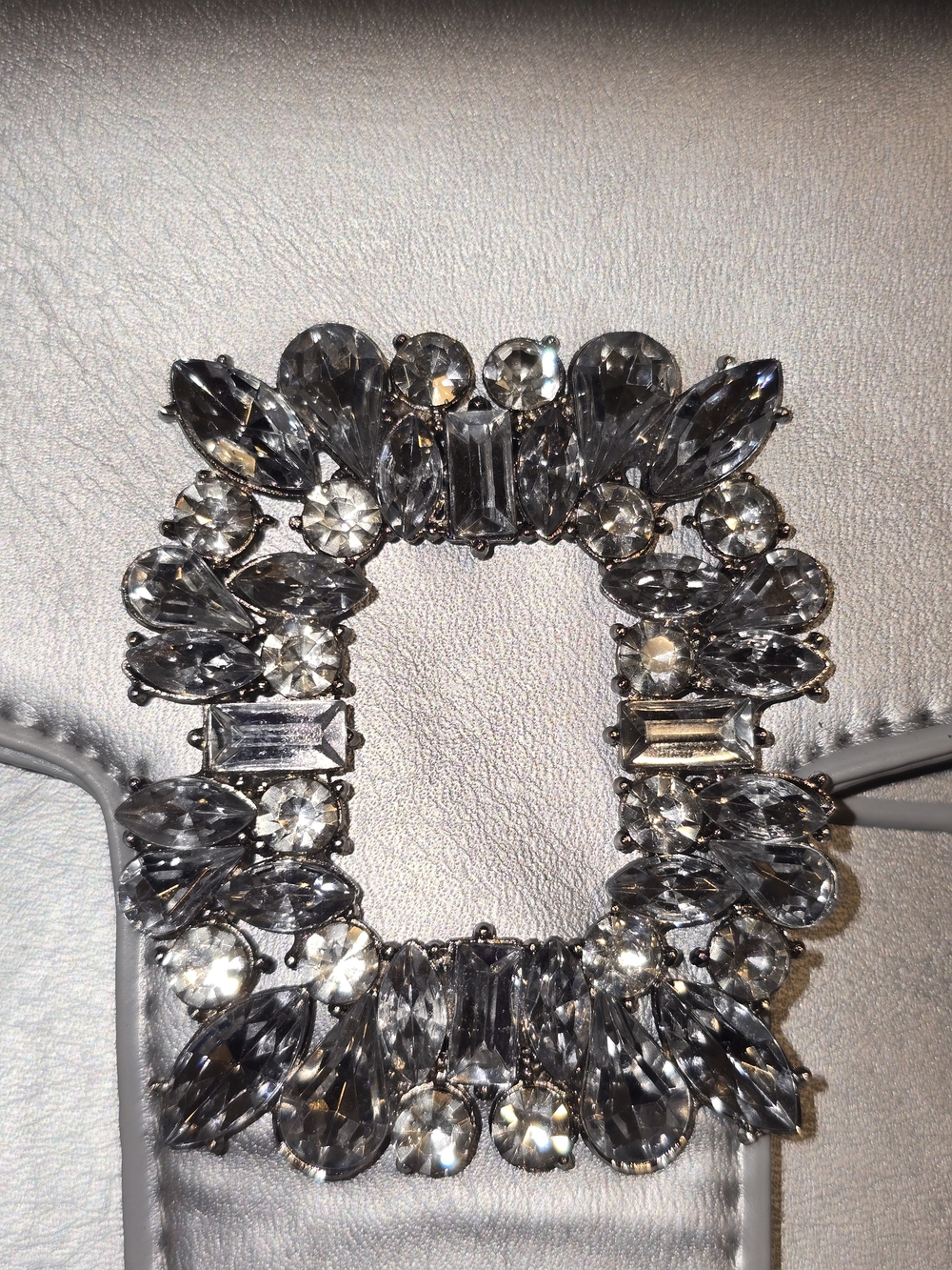 Elegant Silver Chain Shoulder Bag with Crystal Buckle🩶 - Picture 6 of 6